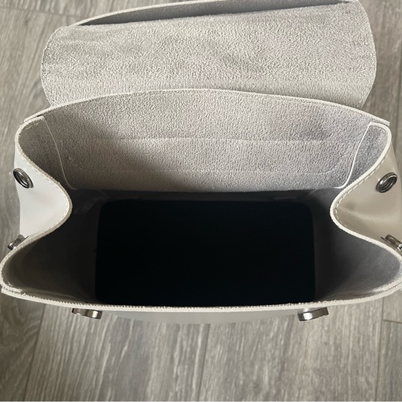 NWOT Women’s Claudia Canova Unlined Flap-over Grey Backpack - Picture 6 of 7